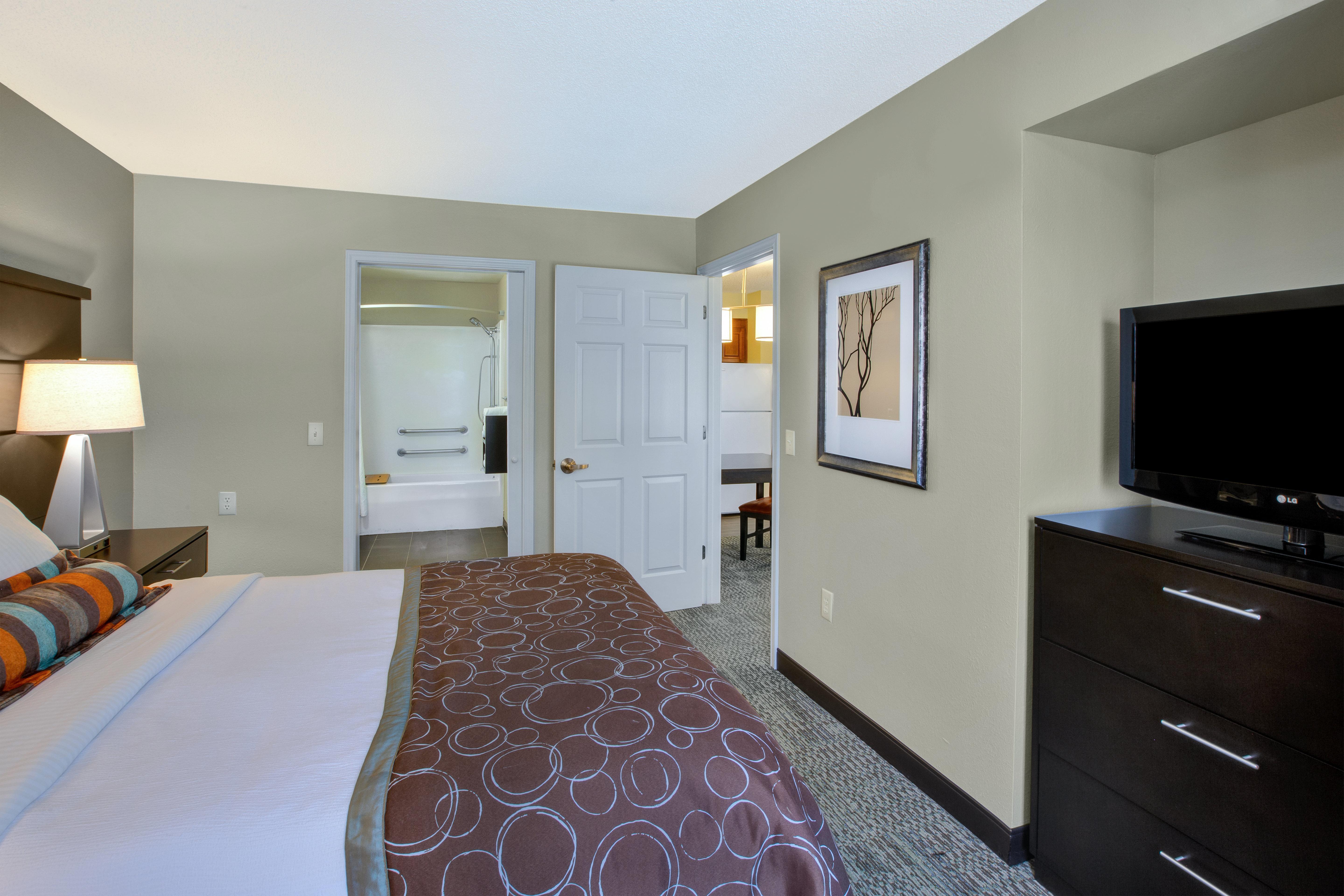 Staybridge Suites Louisville - East By Ihg Exterior foto